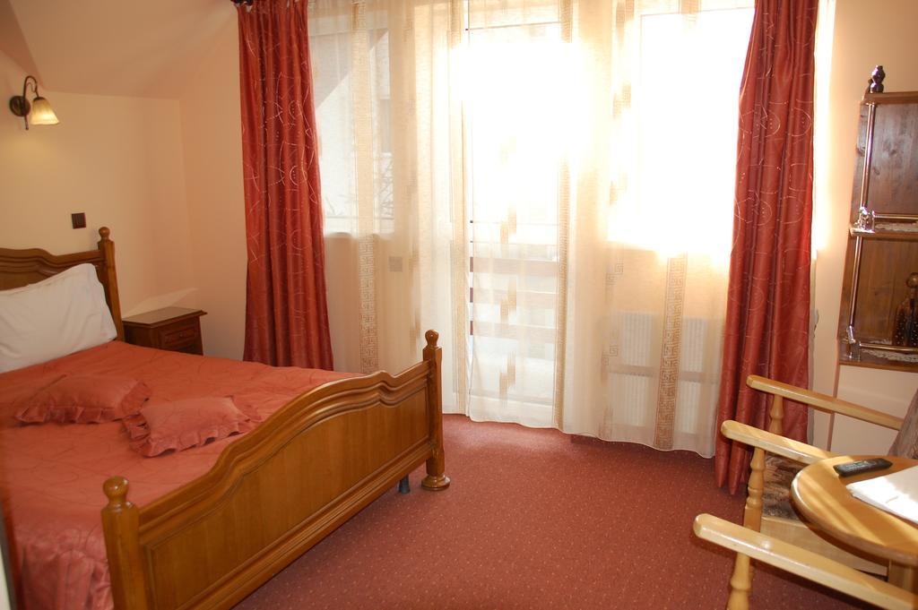 Pension Raluca Sinaia Buitenkant foto