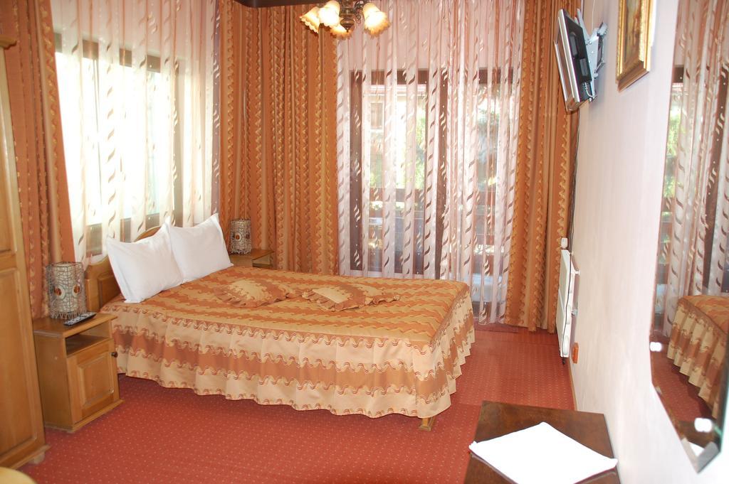 Pension Raluca Sinaia Buitenkant foto