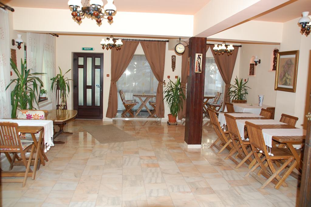 Pension Raluca Sinaia Buitenkant foto